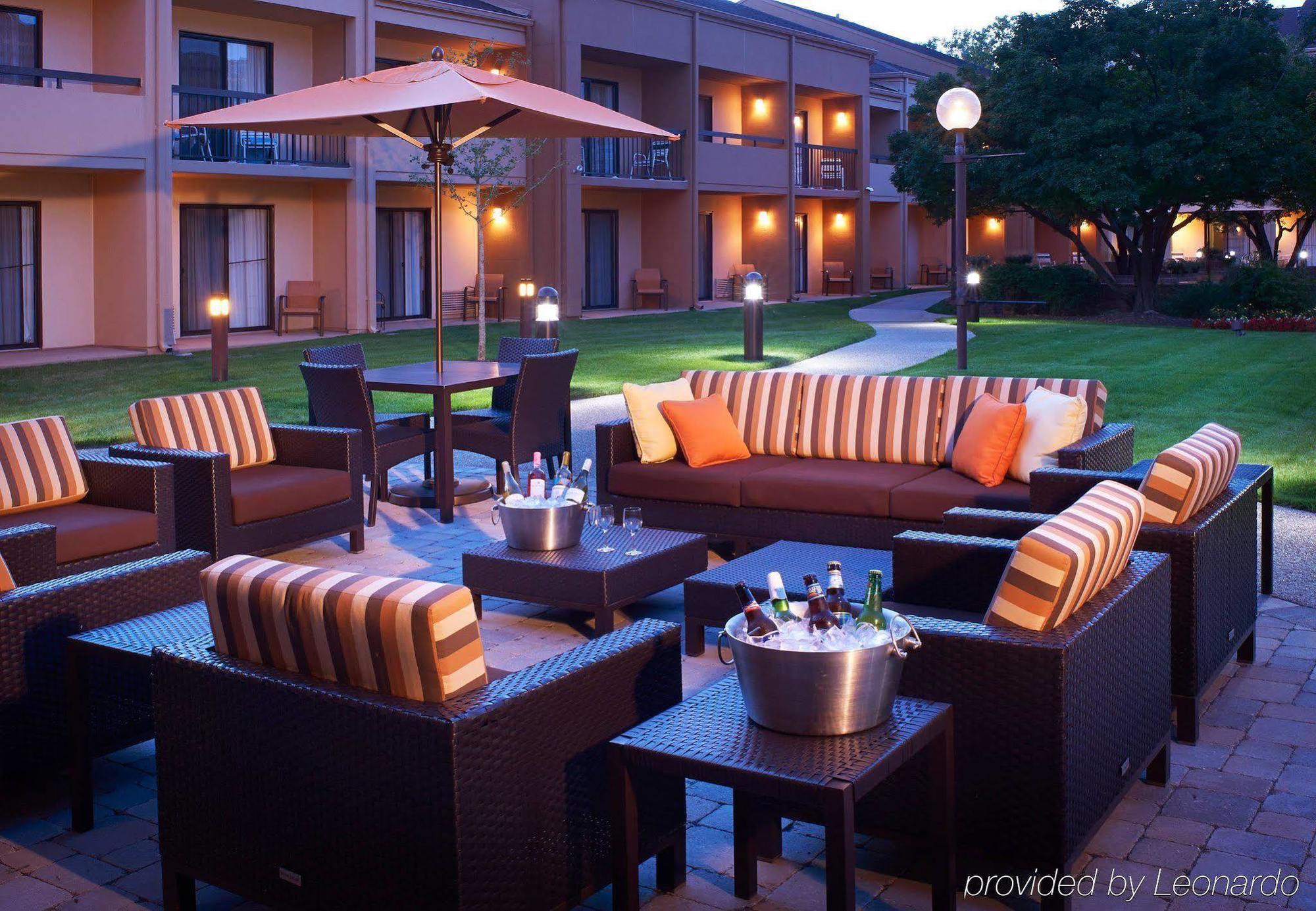 Courtyard Chicago Arlington Heights/South Hotel Exterior foto